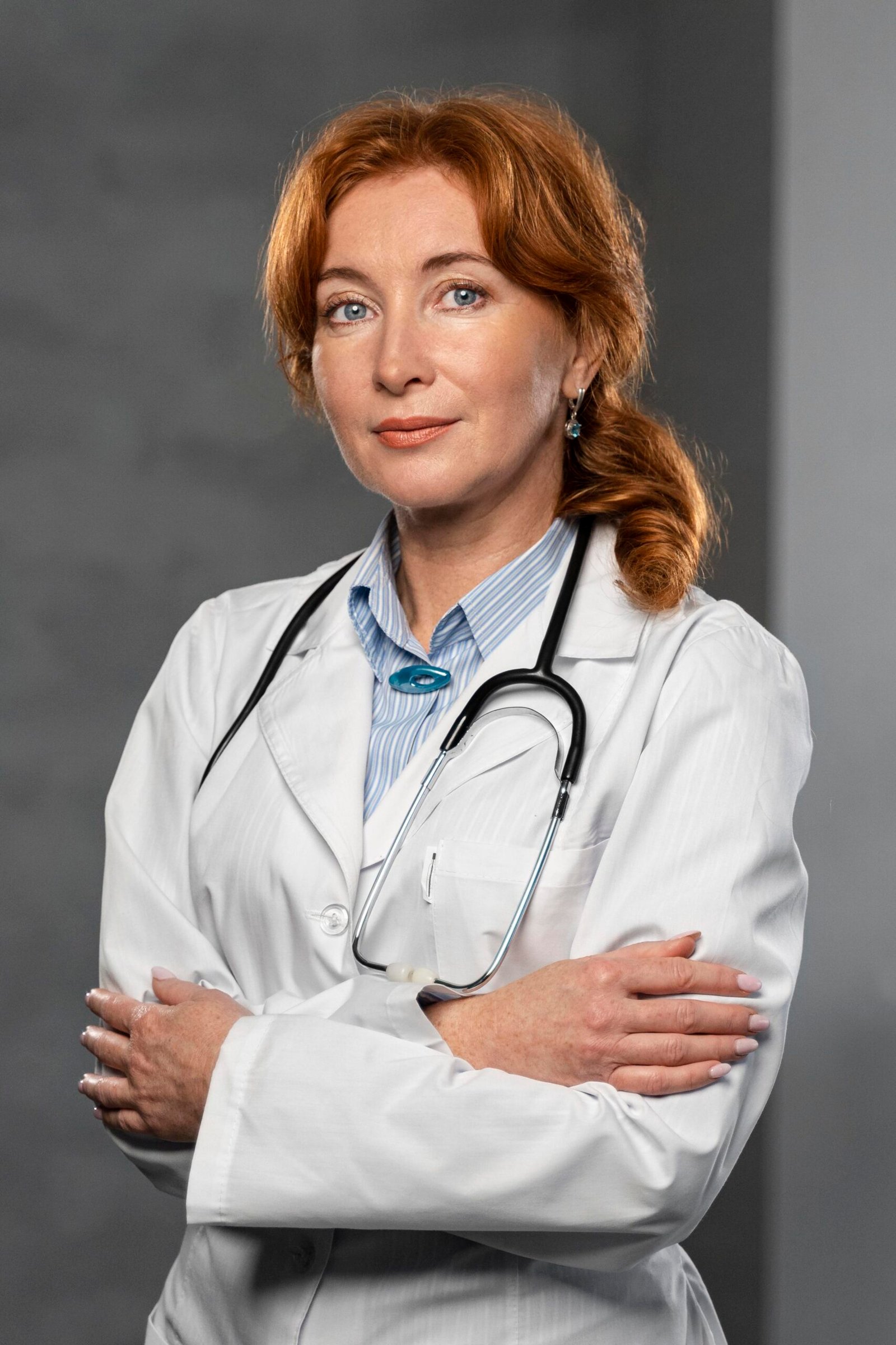 front-view-female-physician-with-stethoscope-posing